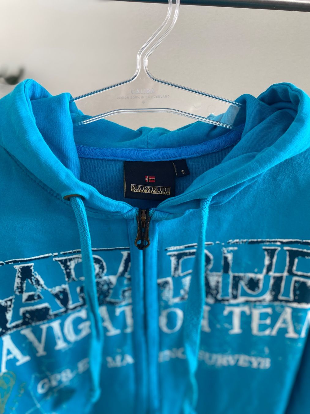 Napapijri Pullover & Sweatshirts: Napapijri Kapuzen Pullover Hoodie Gr S – Gebraucht aus Birrwil von Bendegriz