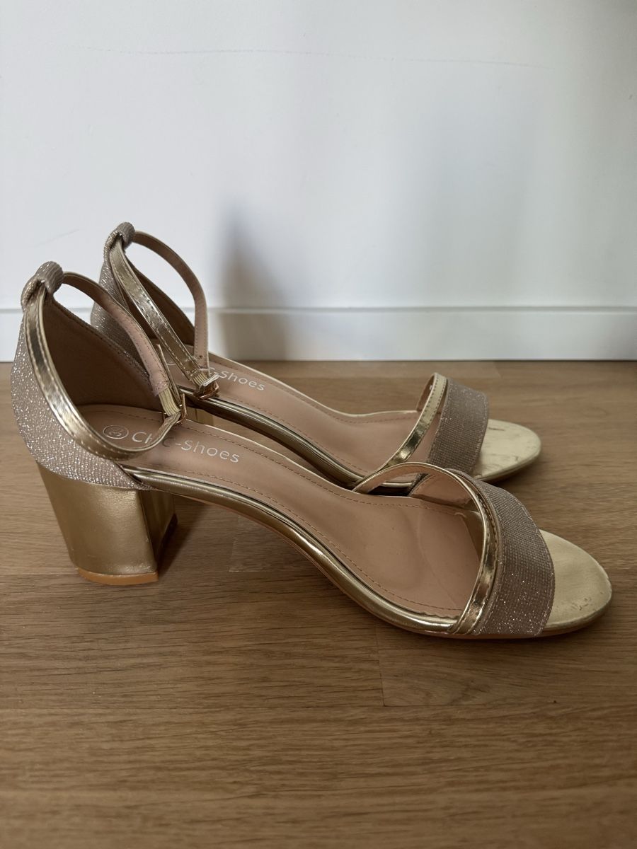 Damenschuhe: Schöne Sandaletten gold Grösse 39 – Neu (gemäss Beschreibung) aus Wallisellen von soat 2