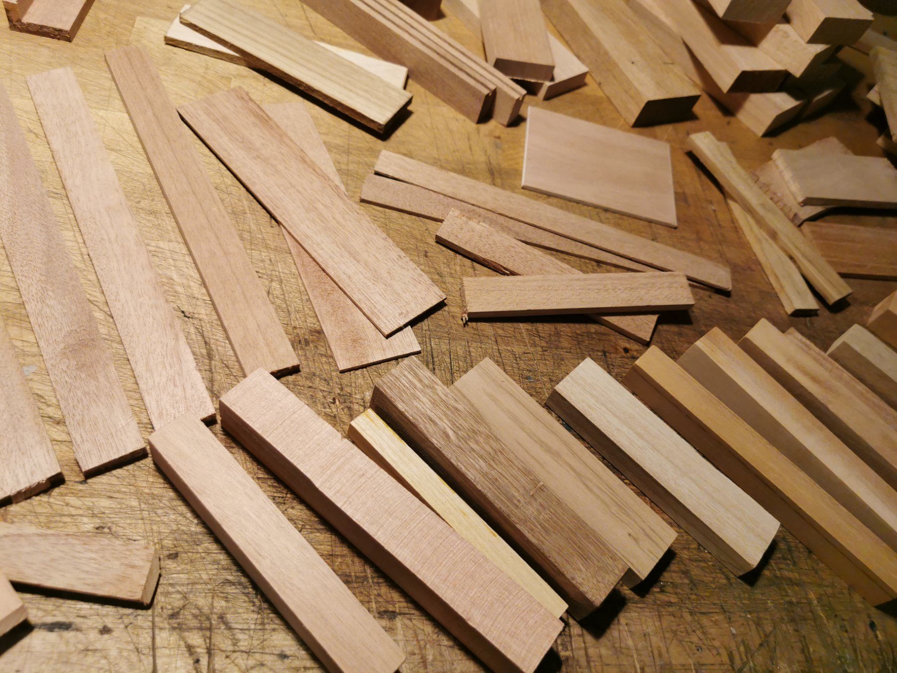 Articles en bois: Zedern Holz Klötze / Holzreste – D'occasion à Wetzikon ZH par Tothart 9