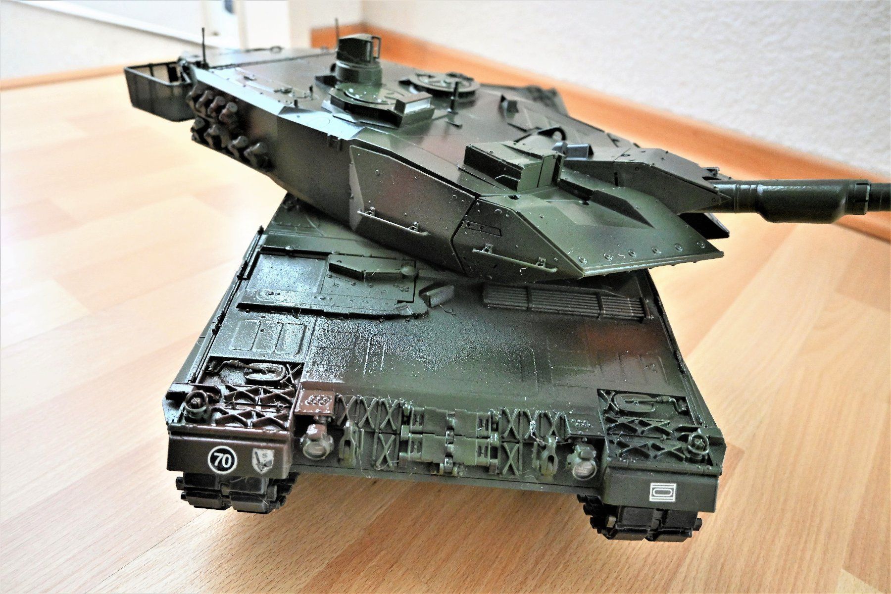 Tamiya Modellismo RC: Tamiya Panzer Leopard 2A6 – Nuovo (secondo la descrizione) da Urdorf venduto da tapir77