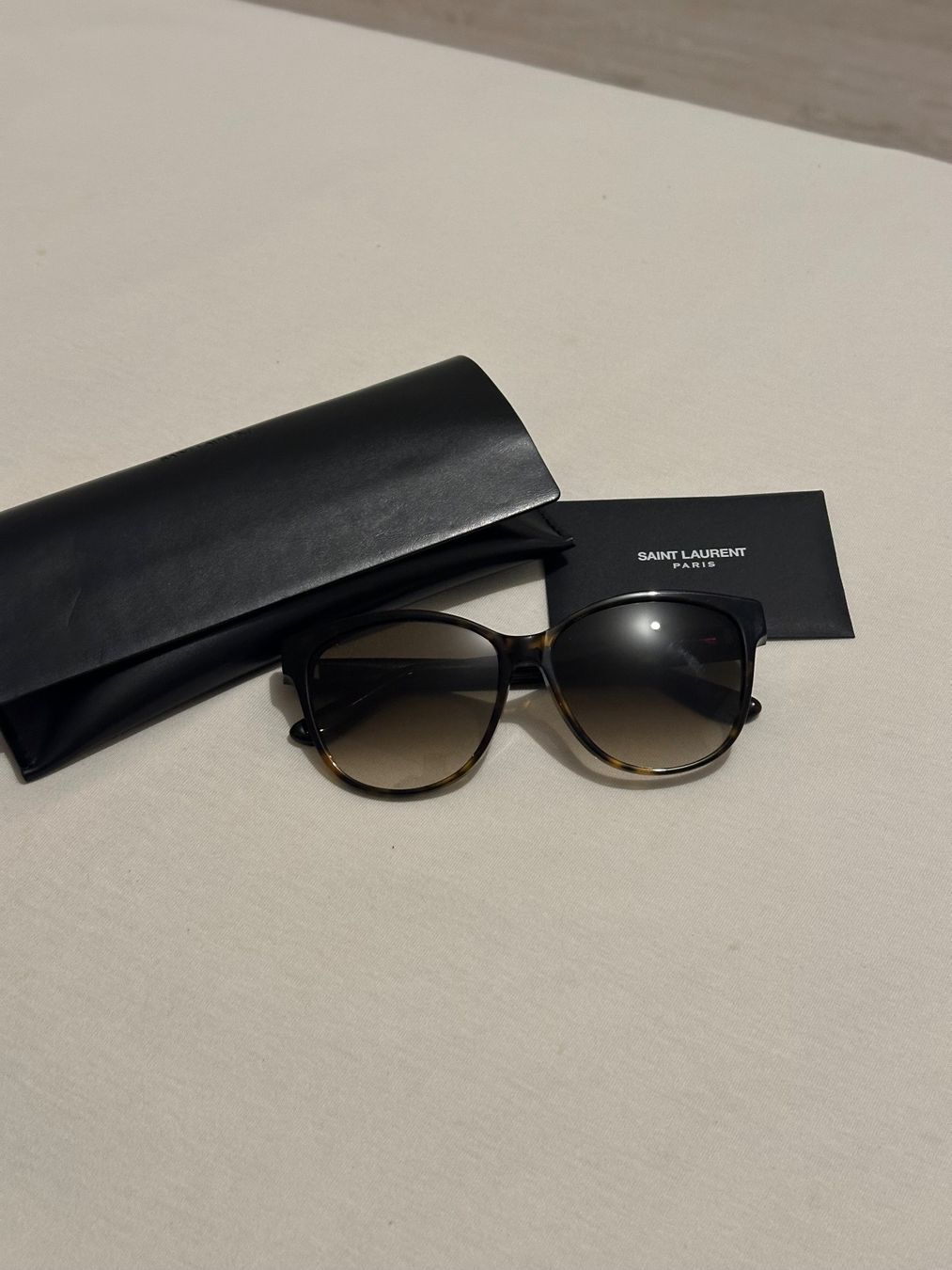Saint Laurent Lunettes & Verres: Saint Laurent Tortoise Shell Sunglasses – Neuf (Voir description) à Onex par jinakimmy 3