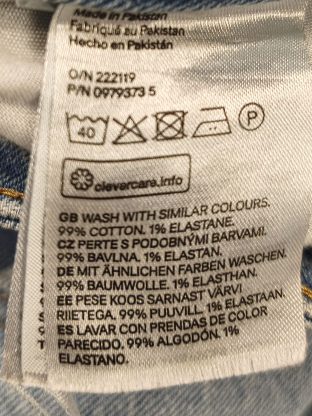 H&M Jeans: H&M Divided Jeans hellblau mit Rissen Grösse 36 – Nuovo (secondo la descrizione) da Emmetten venduto da SecondhandSiska 2