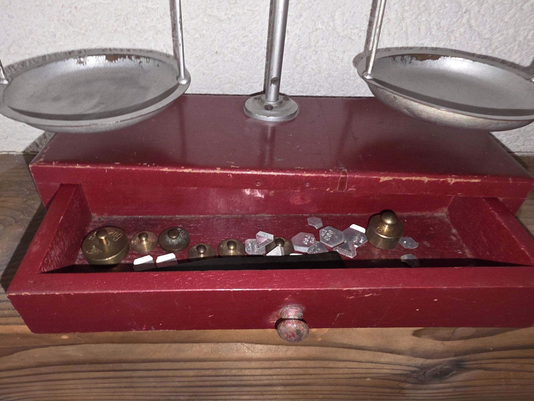Bilance e pesi: Antike Apothekerwaage mit Gewichten – Usato da Obermumpf venduto da oiskypoisky 1