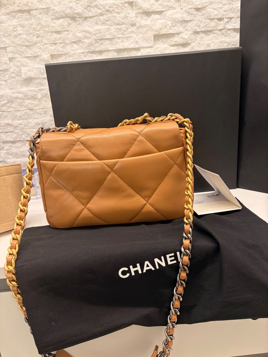 Chanel Borse da donna: Chanel 19 caramel Neu. Small – Nuovo (secondo la descrizione) da Zürich venduto da Loveluxery 5
