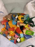 Sack mit verschiedenen Holzklötzen