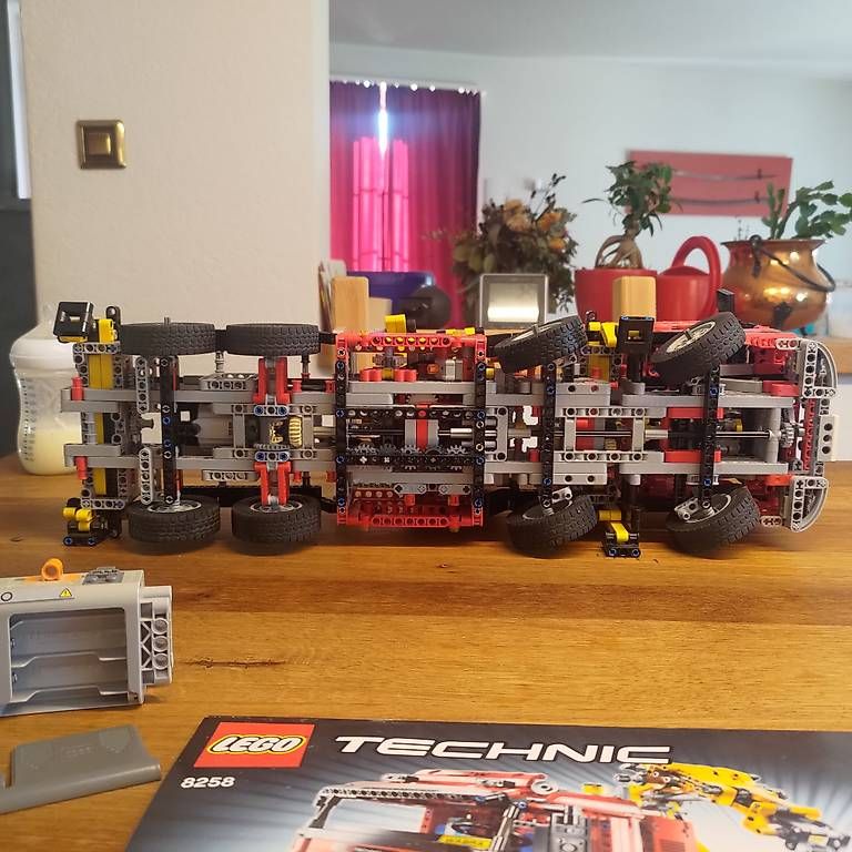 Baukästen: LEGO Technic 8258 Crane Truck aus 2009 – Gebraucht aus Pèry von Gopo 4