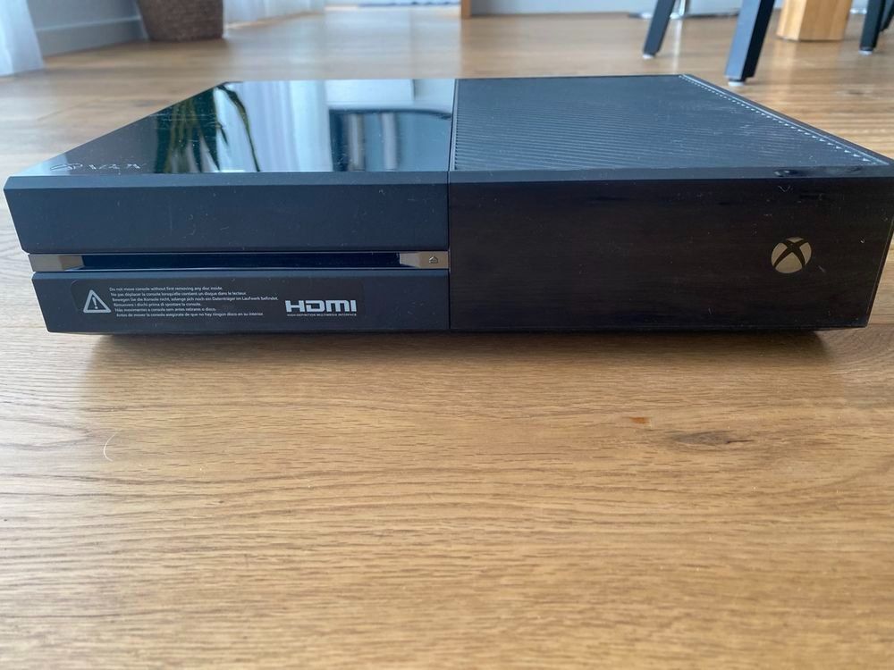 Microsoft Konsolen: Xbox one 1tb mit 2 Controllern und Heatset – Gebraucht aus Basel von mgn_ft72 1