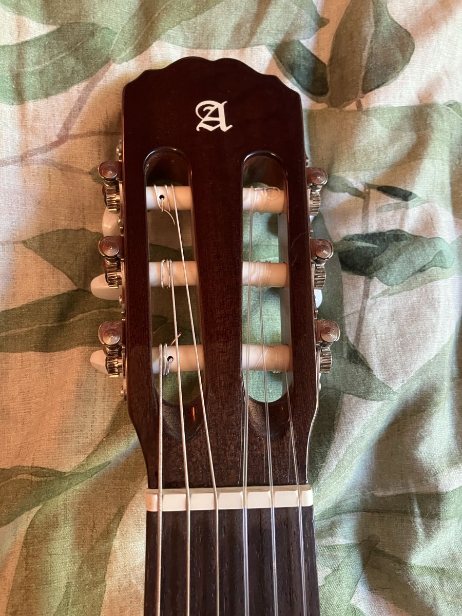 Alhambra Strumenti musicali: Alhambra 2C Classical Guitar – Usato da Zürich venduto da zac_bs6l 1