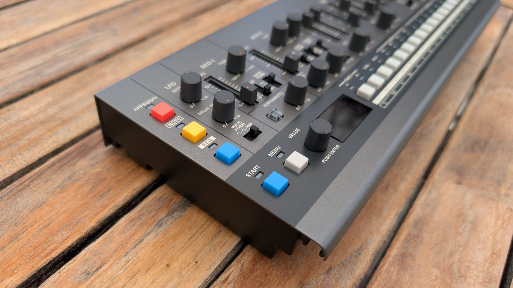 Roland Strumenti musicali: Roland Boutique - JX08 – Usato da Valeyres-Rances venduto da Kobol 1