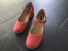 Mary-Jane Pumps aus rotem Nubukleder, Gr. 37