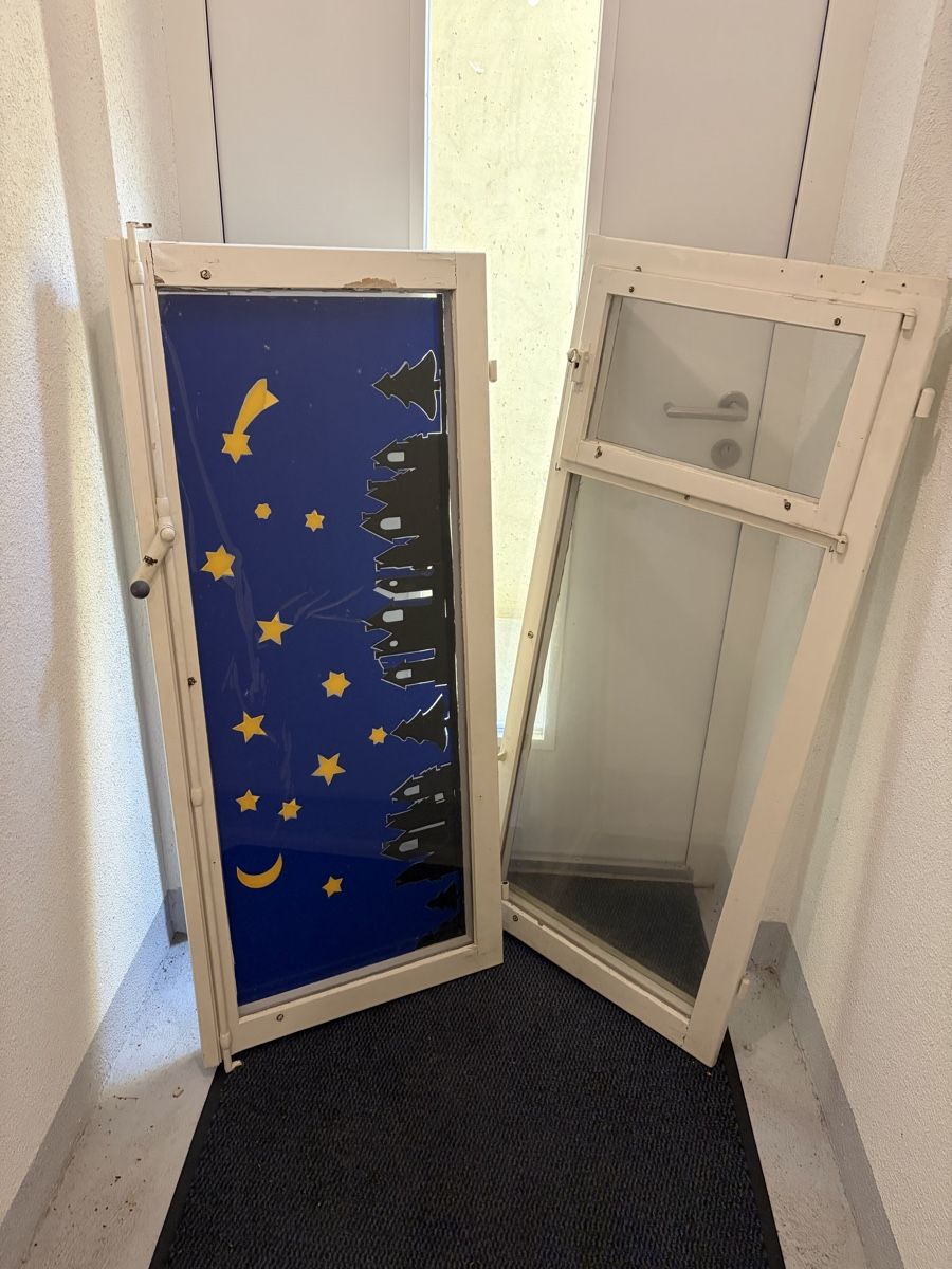 Tutte le decorazioni: Vintage alte Fenster – Usato da Bachenbülach venduto da smosmo