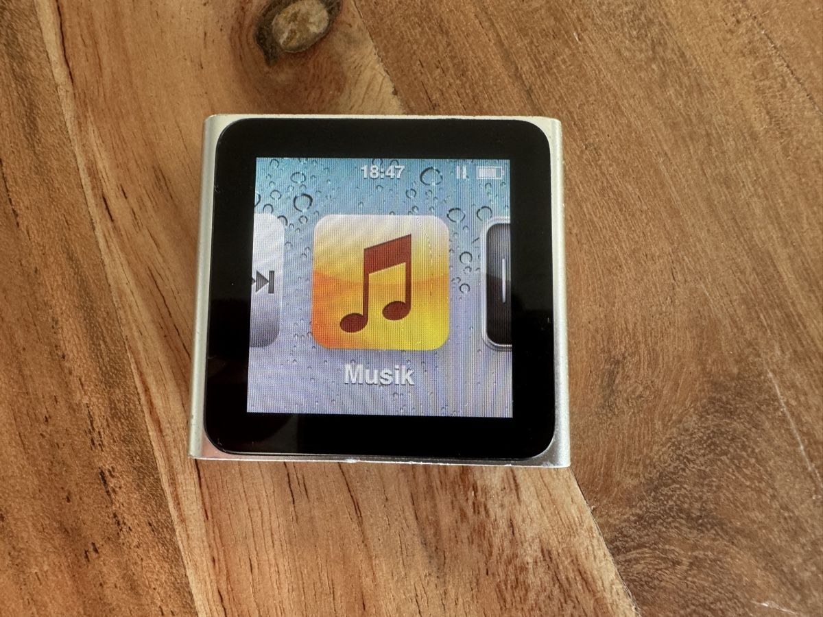 Apple Lettore multimediale portatile: iPod nano 6 Silber 8GB mit Ladekabel  – Usato da St. Gallen venduto da hae_6rmh