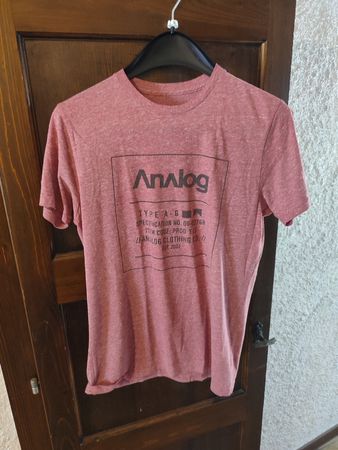 Analog T-Shirt, Men’s Size S great for this summer!