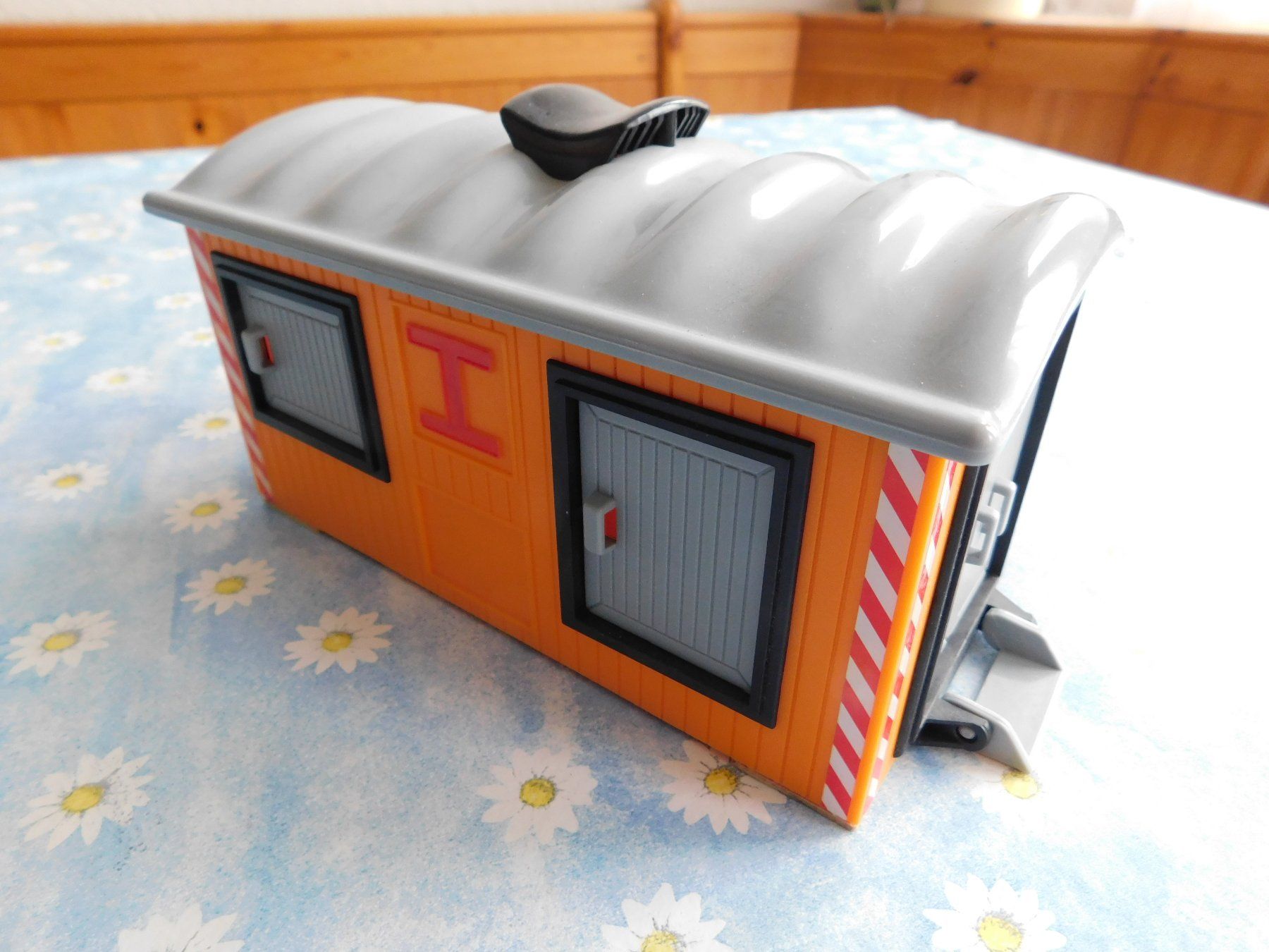 Spielzeuge: Spiel Baubaracke, Haus, Container Länge ca. 18.5 cm – Gebraucht aus Strengelbach von Wedi73 7