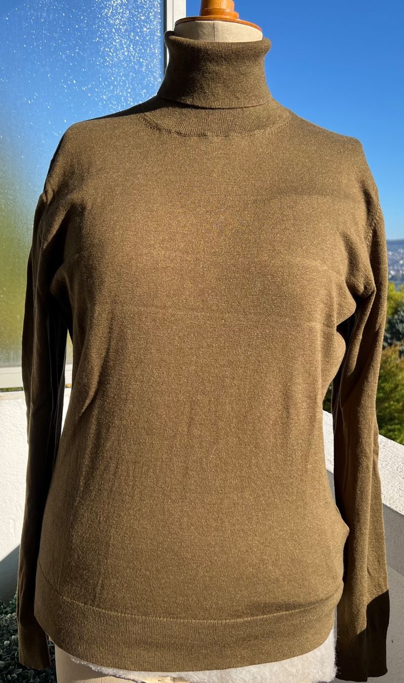 Maglioni & Felpe: Rollkragenpullover Massimo Dutti oliv – Usato da Kilchberg ZH venduto da jul_d2j2