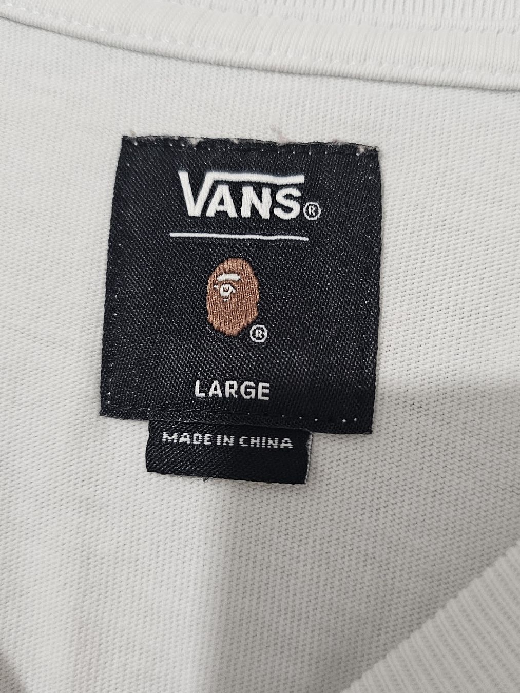 Bape T-shirt: Tshirt Bape x Vans L – Nuovo (secondo la descrizione) da Pully venduto da RandomZero 4