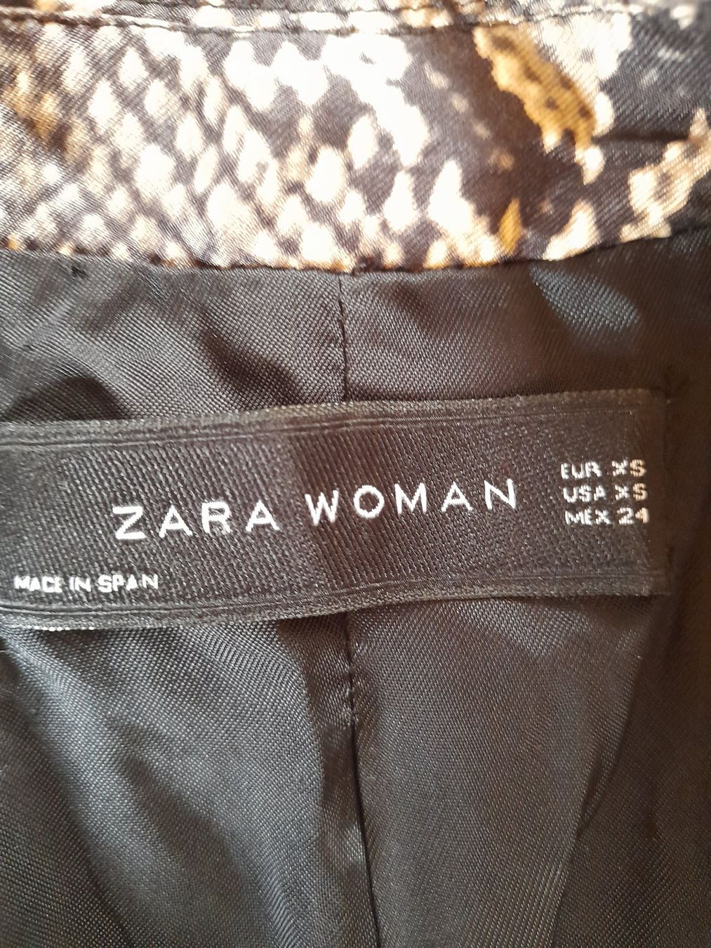 Zara Giacche: Blazer aus Seide im Schlangendesign S – Usato da Leuggelbach venduto da schmetterlings-fee 3