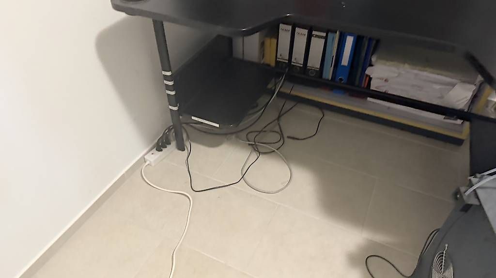 Bureaux: Computertisch (für Gamer) – D'occasion à Zürich par oli_k9tl 1