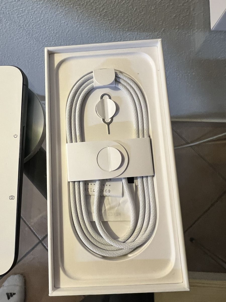 Apple Telefoni cellulari / Smartphones: IPhone 17 Neuf - 256Gb – Nuovo e nell'imballaggio originale da Lausanne venduto da Dorje94 1