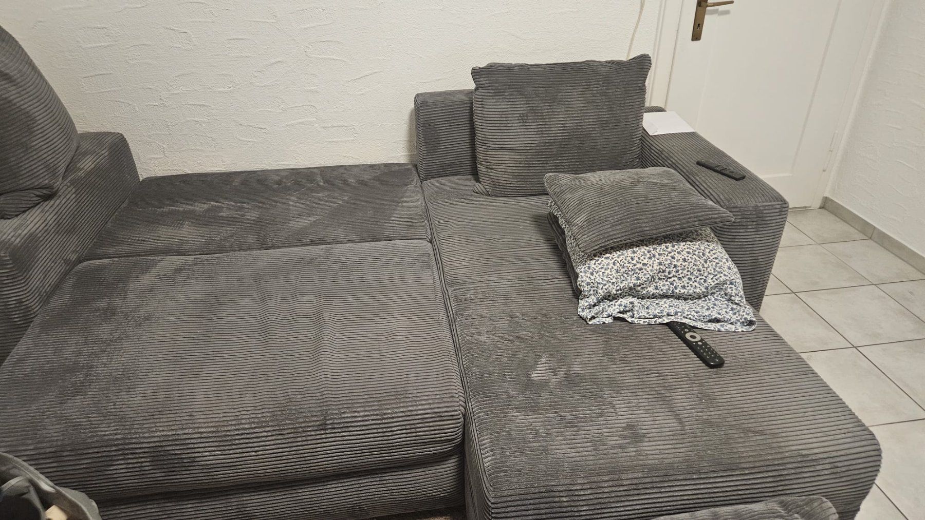 Conforama Sofas: Sofamöbel und Teppiche [Sofamöbel und Teppiche] – D'occasion à Ebikon par kar_wt8n 1