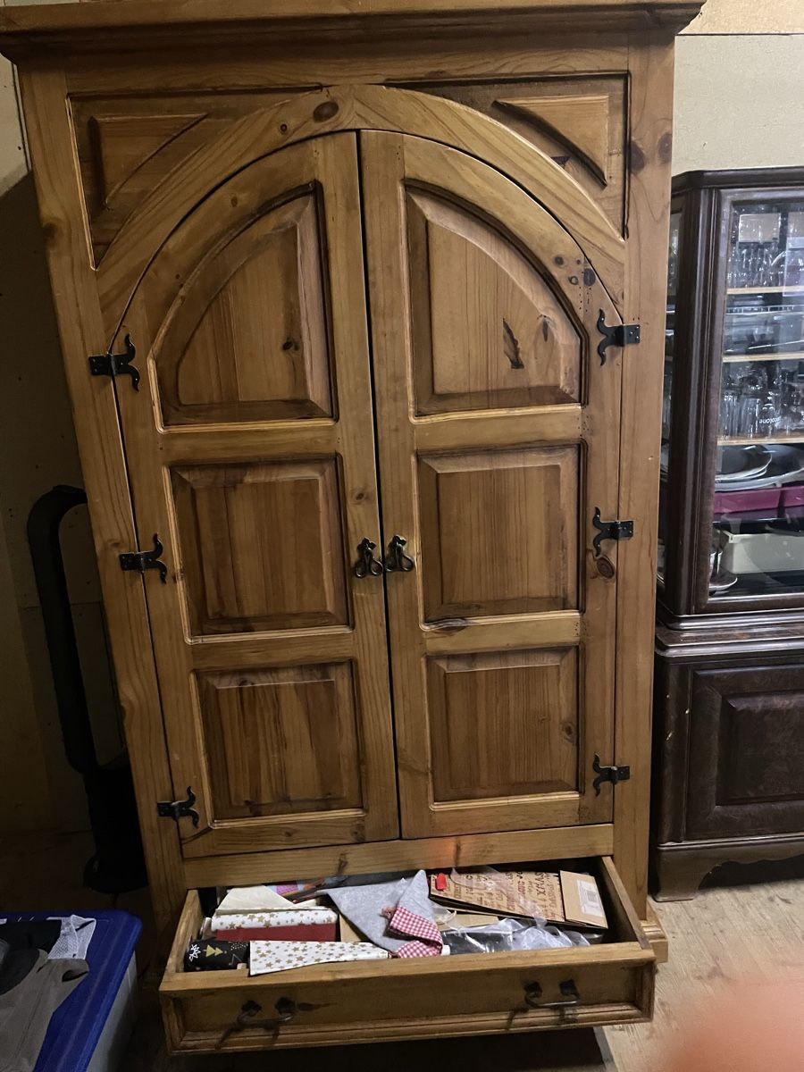 Armadi: Massiver Holzschrank – Usato da Oetwil am See venduto da jave0280 1