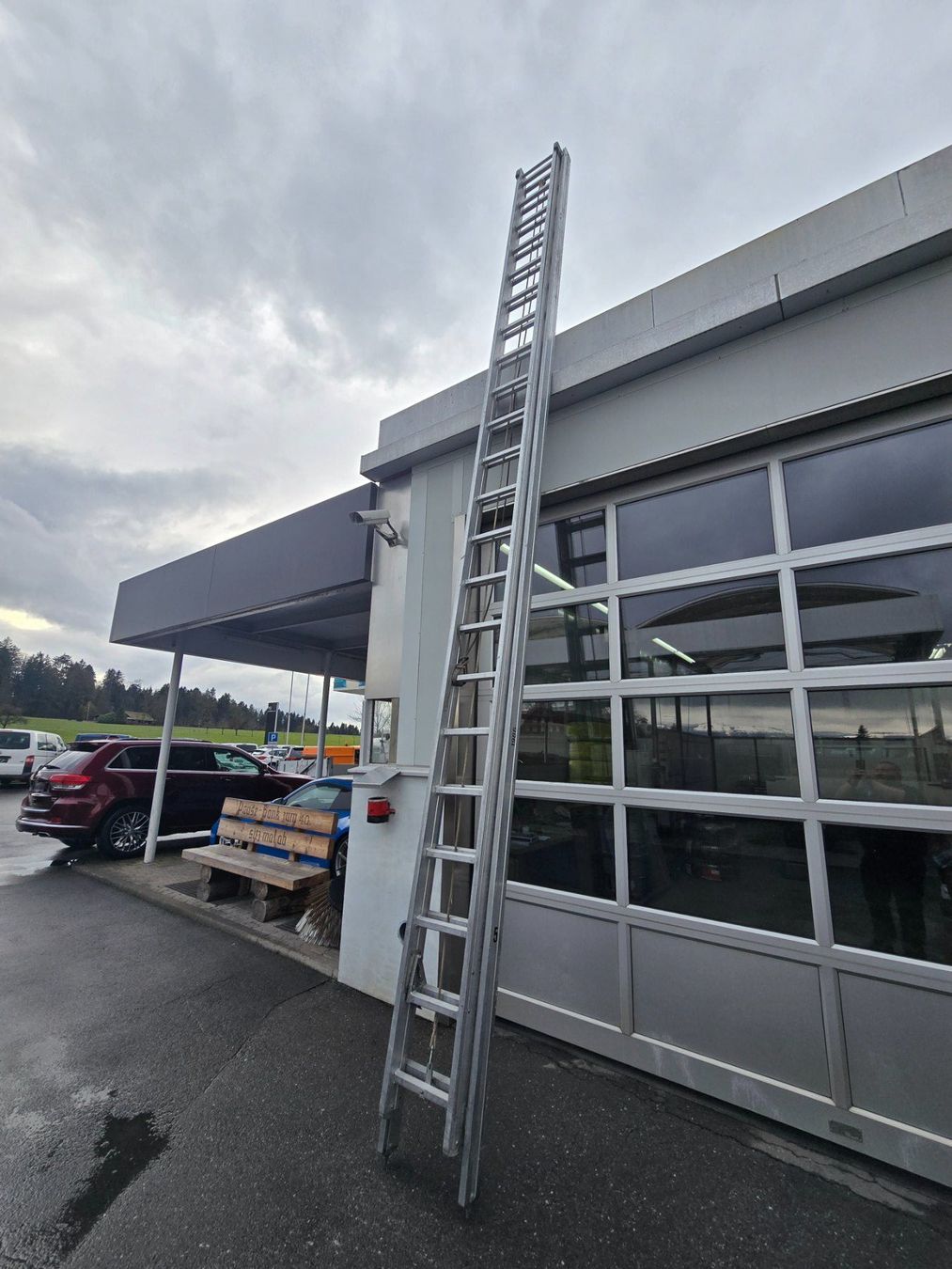 Scale: Feuerwehr Handschiebe Leiter Alu 2-Teilig – Usato da Cham venduto da WB2223