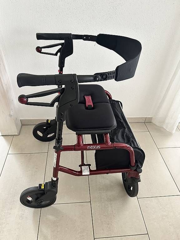Aides à la marche: Rollator NEXUS Größe M – D'occasion à Auw par cls_zz9s 2
