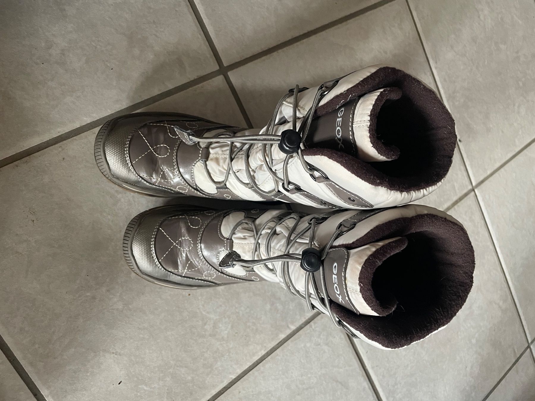 Geox Schuhe für Mädchen: Winterstiefel – Neu (gemäss Beschreibung) aus Homberg b. Thun von t...mee 1