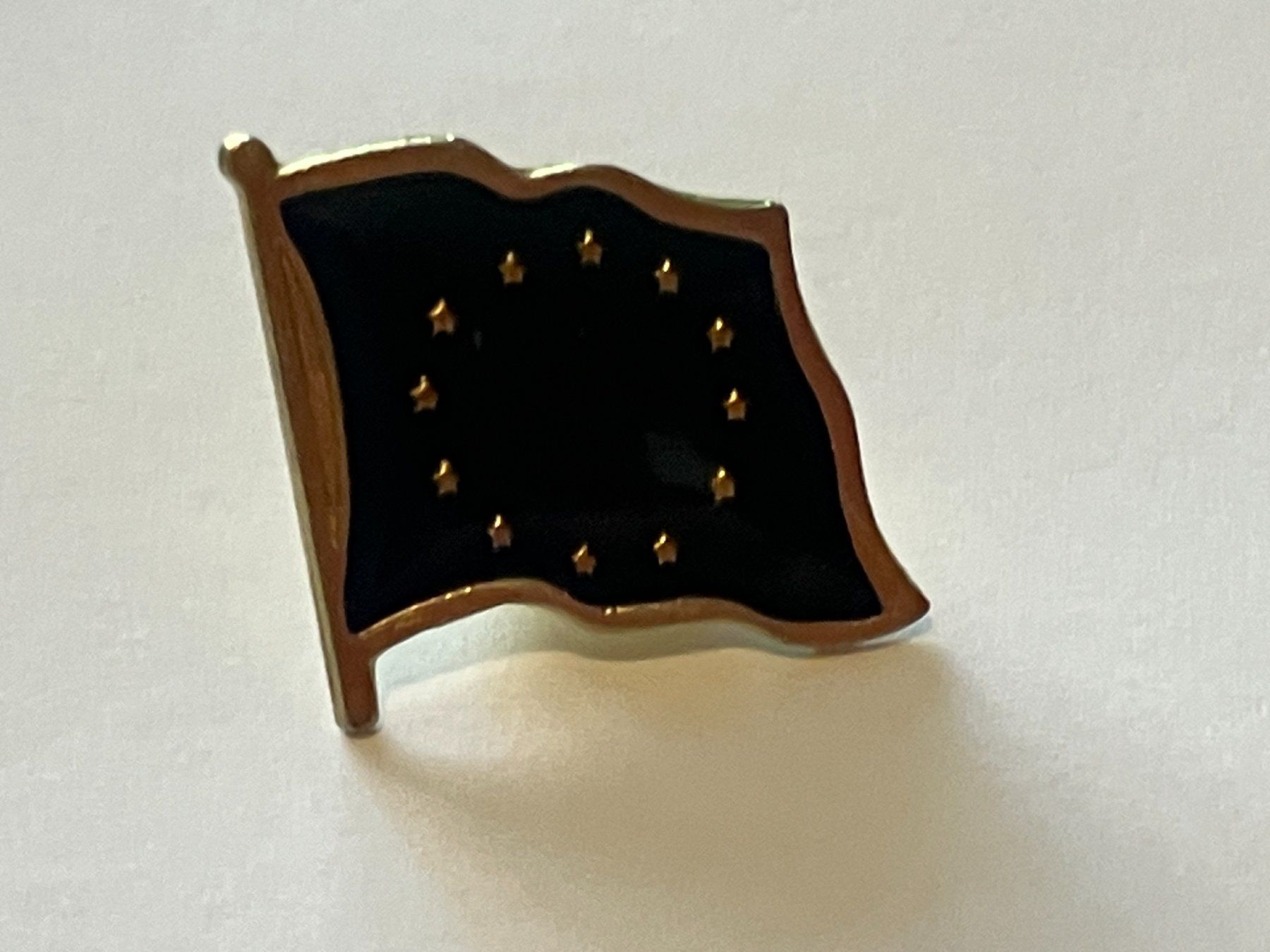 Placchette & Badge: 1 Pin EU Flagge – Usato da Basel venduto da djwwpp