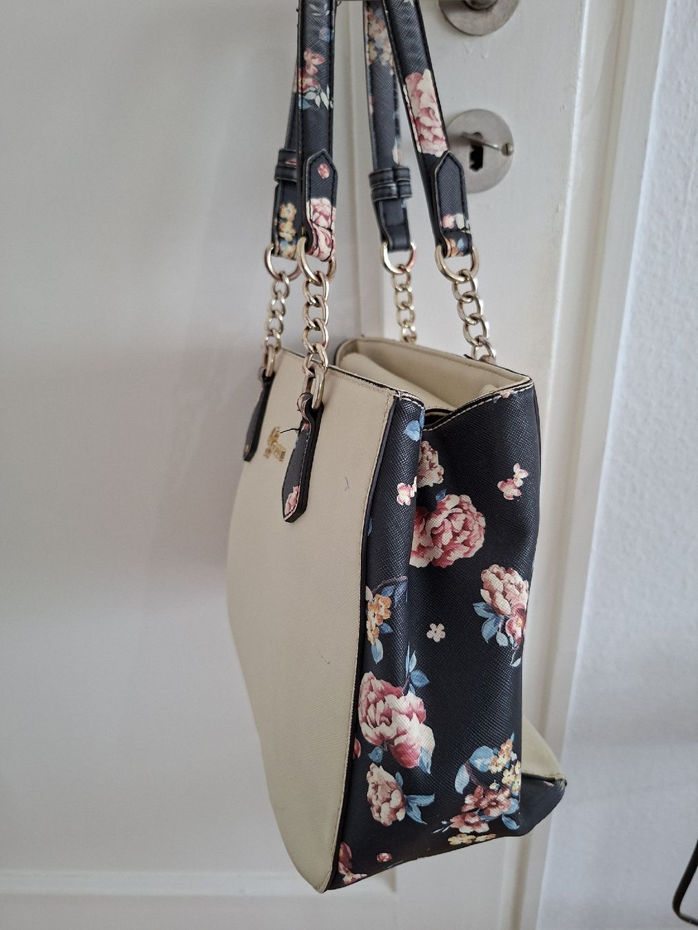 Guess Borse da donna: Sac à main Guess fleurs beige/noir – Usato da Renens VD venduto da ser_j2fn 1