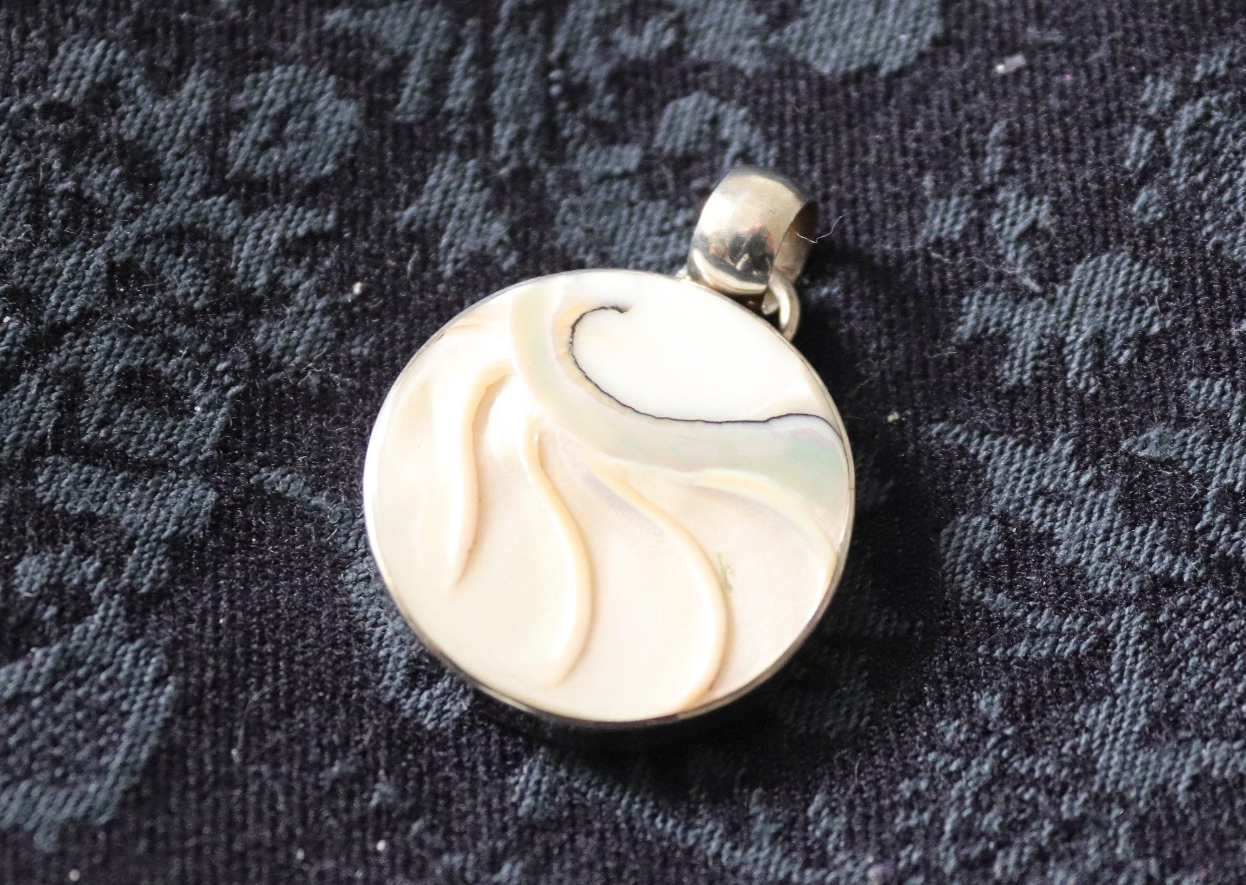 Ciondoli: Pendentif vintage en nacre véritable – Usato da Biel/Bienne venduto da poison60