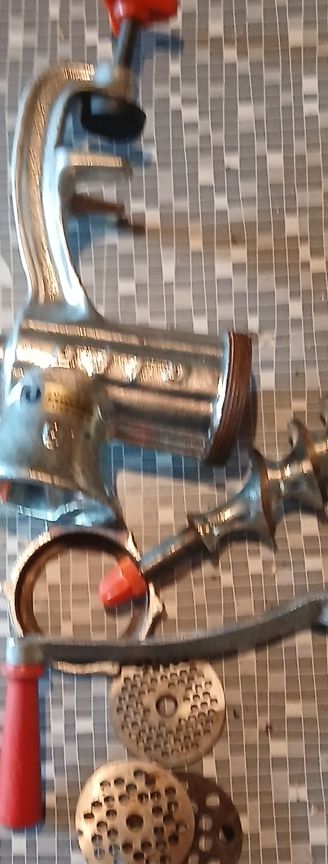 Elettrodomestici da cucina: Fleischwolf Metall Handkurbel gebraucht – Usato da Ettenhausen TG venduto da Daniel990