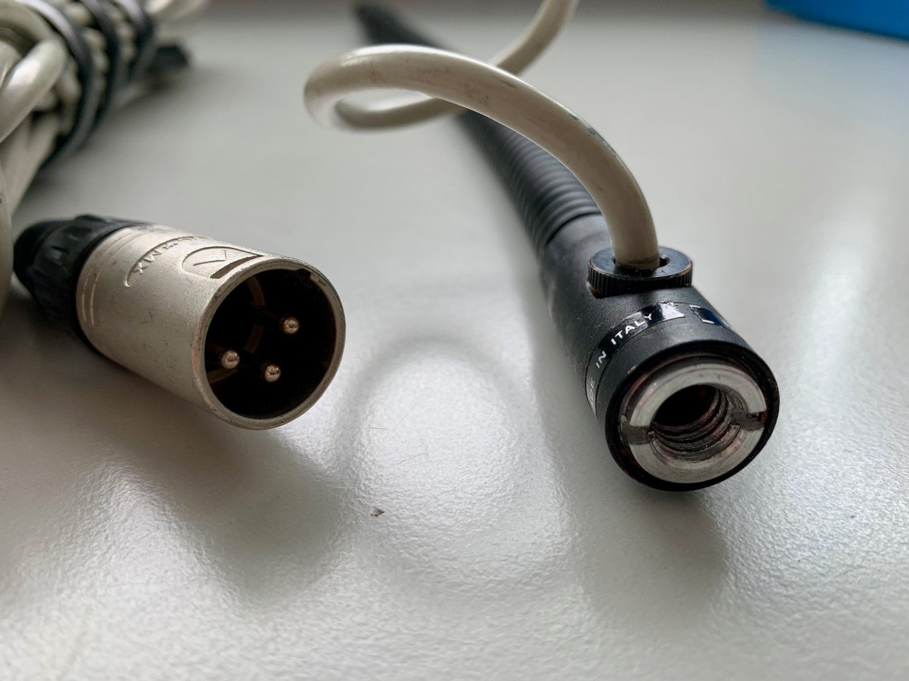 Microfoni: MIKROFON-SCHWANENHALS MIT KABEL XLR STECKER – Usato da Seuzach venduto da torensu 1