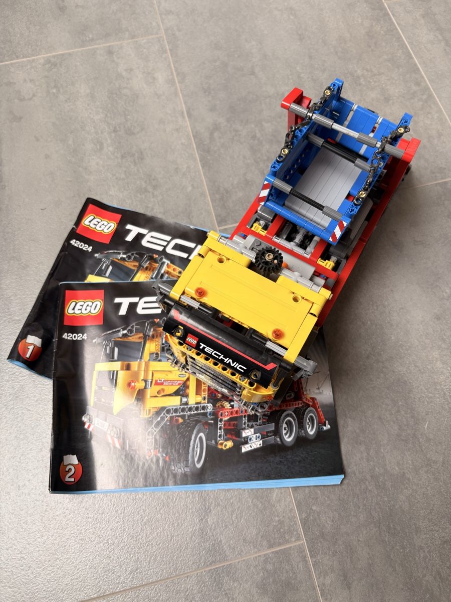 Lego Kit di costruzioni: LEGO Technic 42024 Container-LKW  – Nuovo (secondo la descrizione) da Trimbach venduto da nto_x6dm