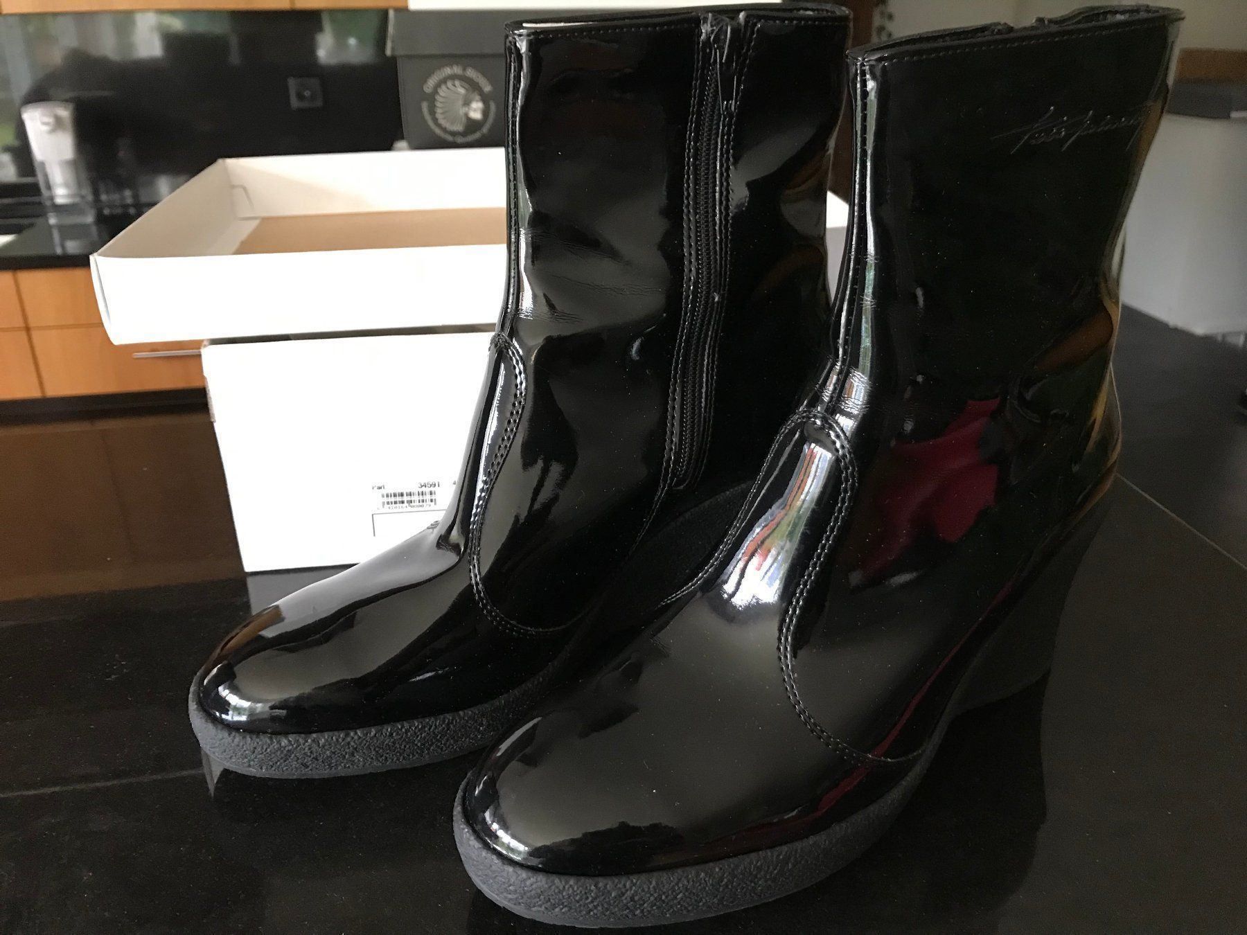 Damenschuhe: Lackstiefeletten – Gebraucht aus Zumikon von Uranus88 2