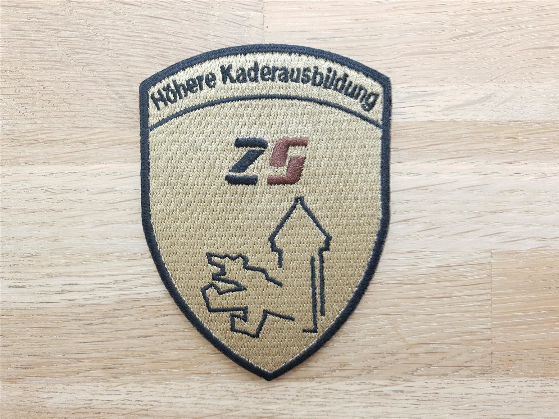 Placchette & Badge: Badge Höhere Kaderausbildung ZS – Nuovo (secondo la descrizione) da Erlinsbach venduto da S700