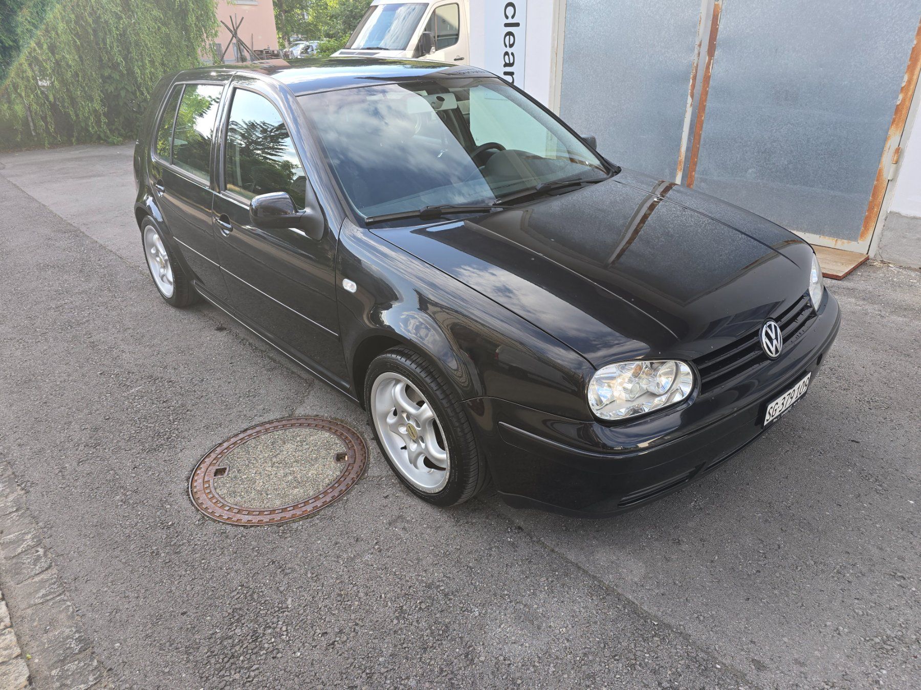VW Automobili: VW Golf IV 4motion 2.3 V5 ab MFK – Usato da Rebstein venduto da Hossarossa