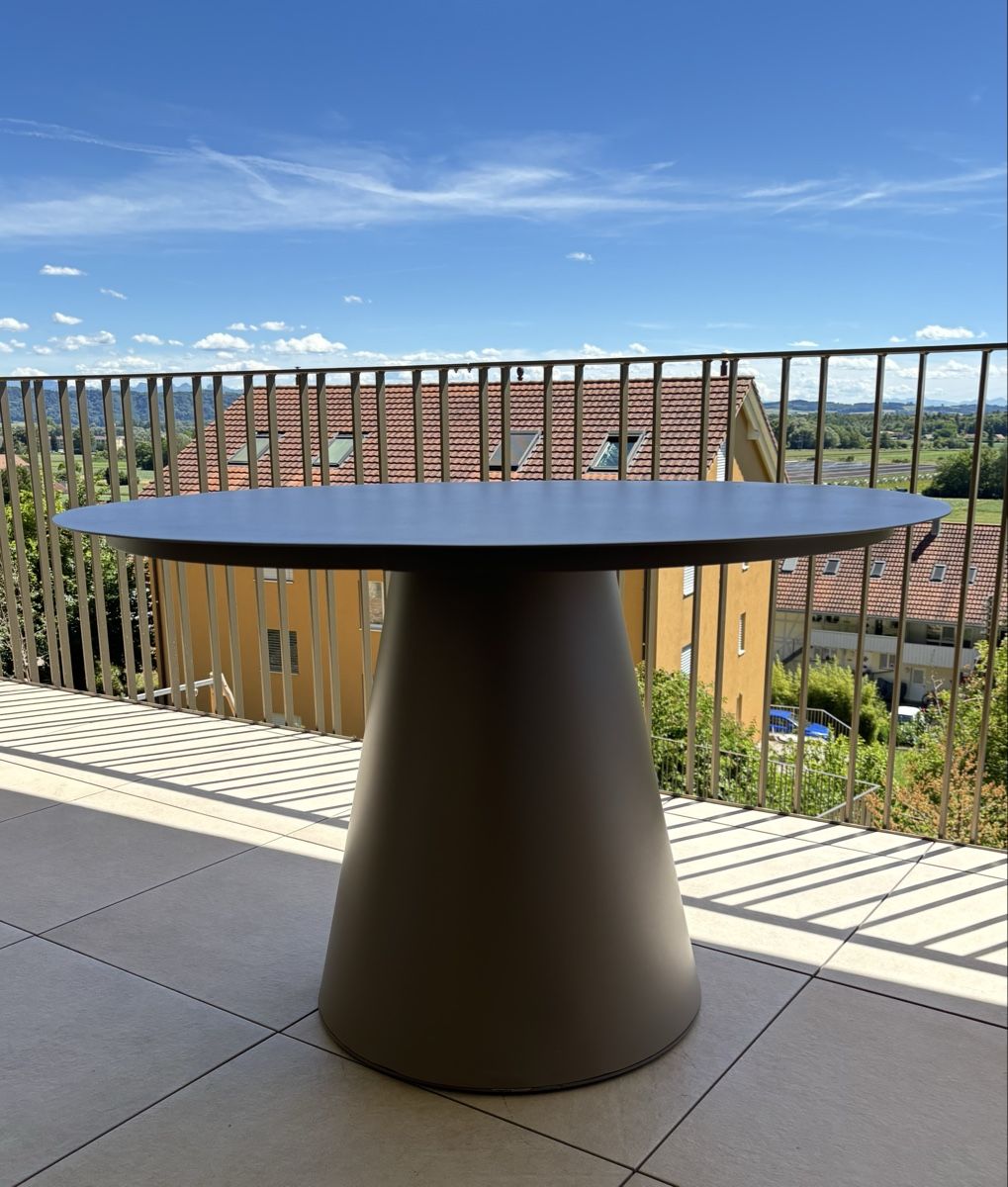 Tavoli: Table de jardin beige ronde 120cm – Nuovo e nell'imballaggio originale da Gampelen venduto da dbellenot 1