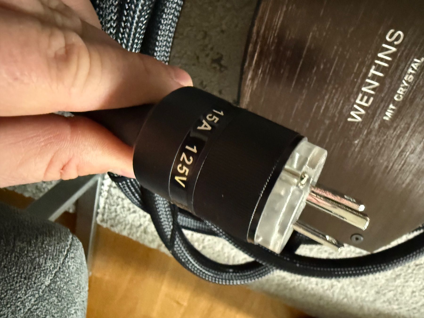 Convertitori: WENTINS MIT CRYSTAL Power Cable - Pristine Condition! – Usato da Schlieren venduto da BT89 8