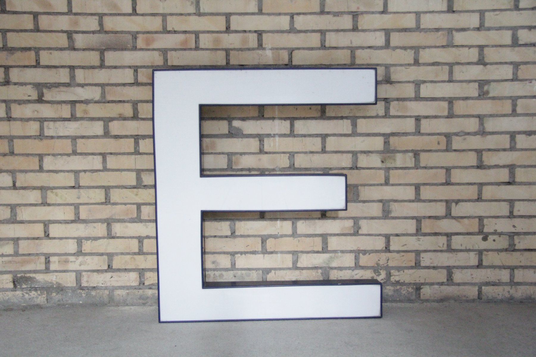 Alle Dekorationen: Leuchtbuchstabe E – Gebraucht aus zürich von Eglistrasse
