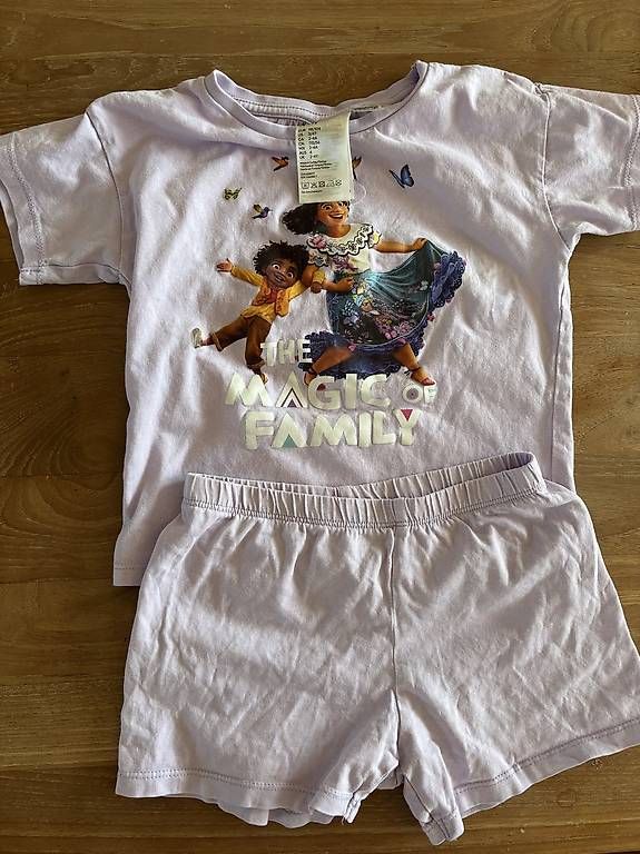 H&M Pigiama & Simili: Kurzes Pyjama Lila Encanto 98/104 – Usato da Biel-Benken BL venduto da frauvomfluss