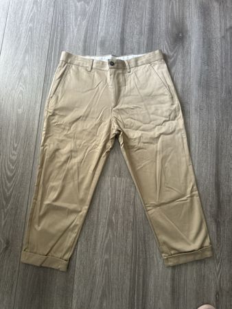 Pantalon d'été beige 3/4 taille 40, parfait pour la saison!