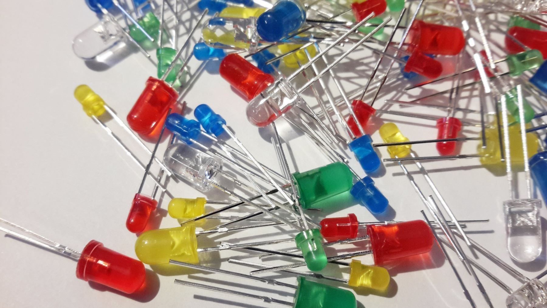 Componenti elettronici: LED-Sortiment 5 Farben, 100 Stück – Nuovo e nell'imballaggio originale da St. Gallen venduto da cointec 3