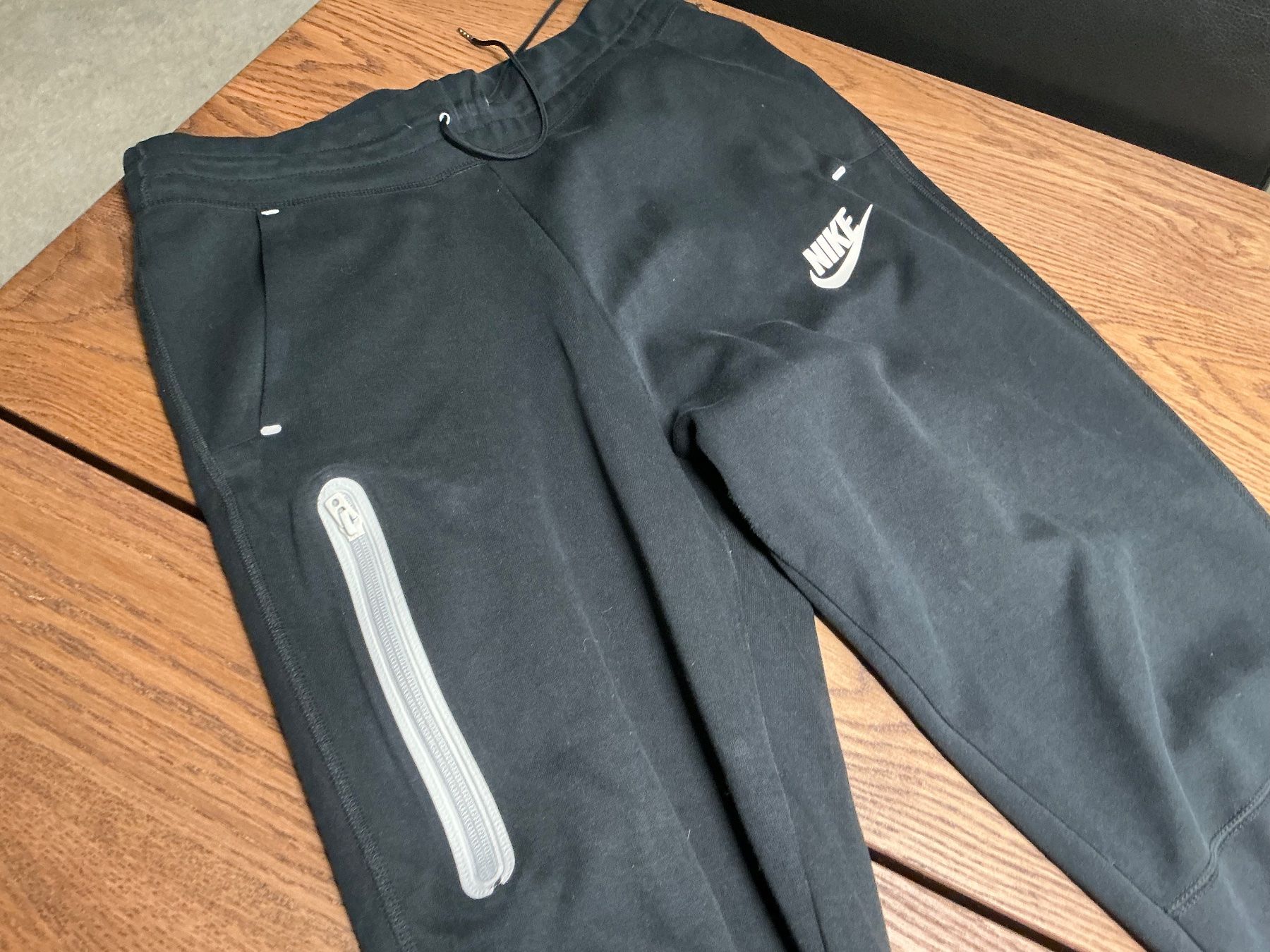 Nike Pantaloni: Nike Trainerhose Gr.S – Usato da Würenlos venduto da Tina48 1