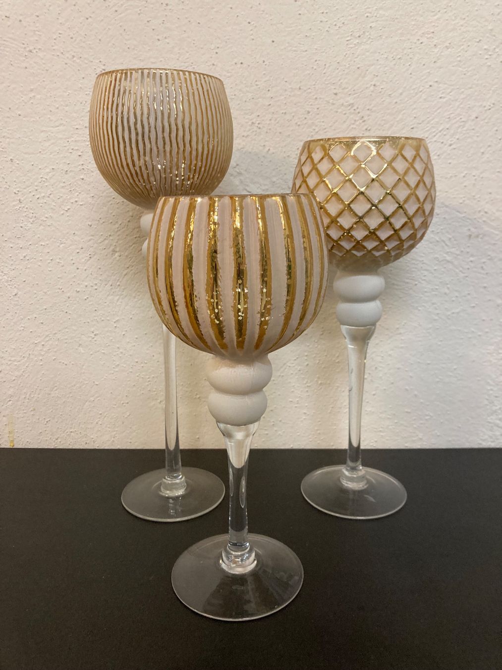 Portacandele: Kerzenständer aus Glas, 3er Set, Goldmuster – Usato da Winterthur venduto da silen