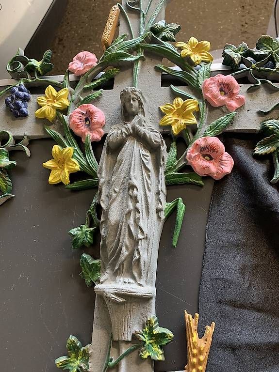 Sculture & Statue: Grosses Antikes Grabkreuz Eisen massiv – Usato da Rothrist venduto da Oddymanliane