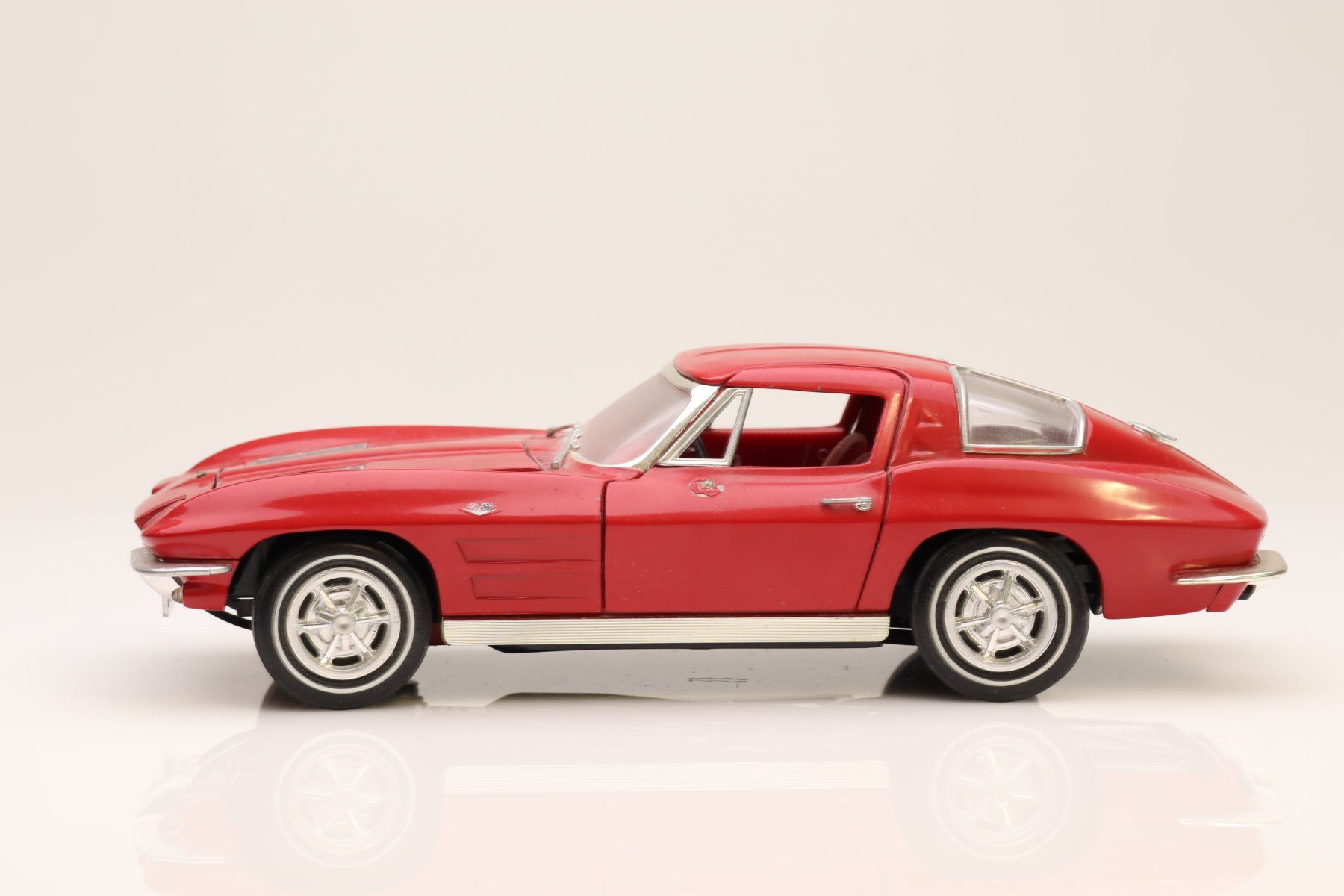Chevrolet Modellini d'auto: ERTL Chevrolet Corvette 1/18 Modellauto – Usato da Ried (Muotathal) venduto da Modellbahn.swiss 2