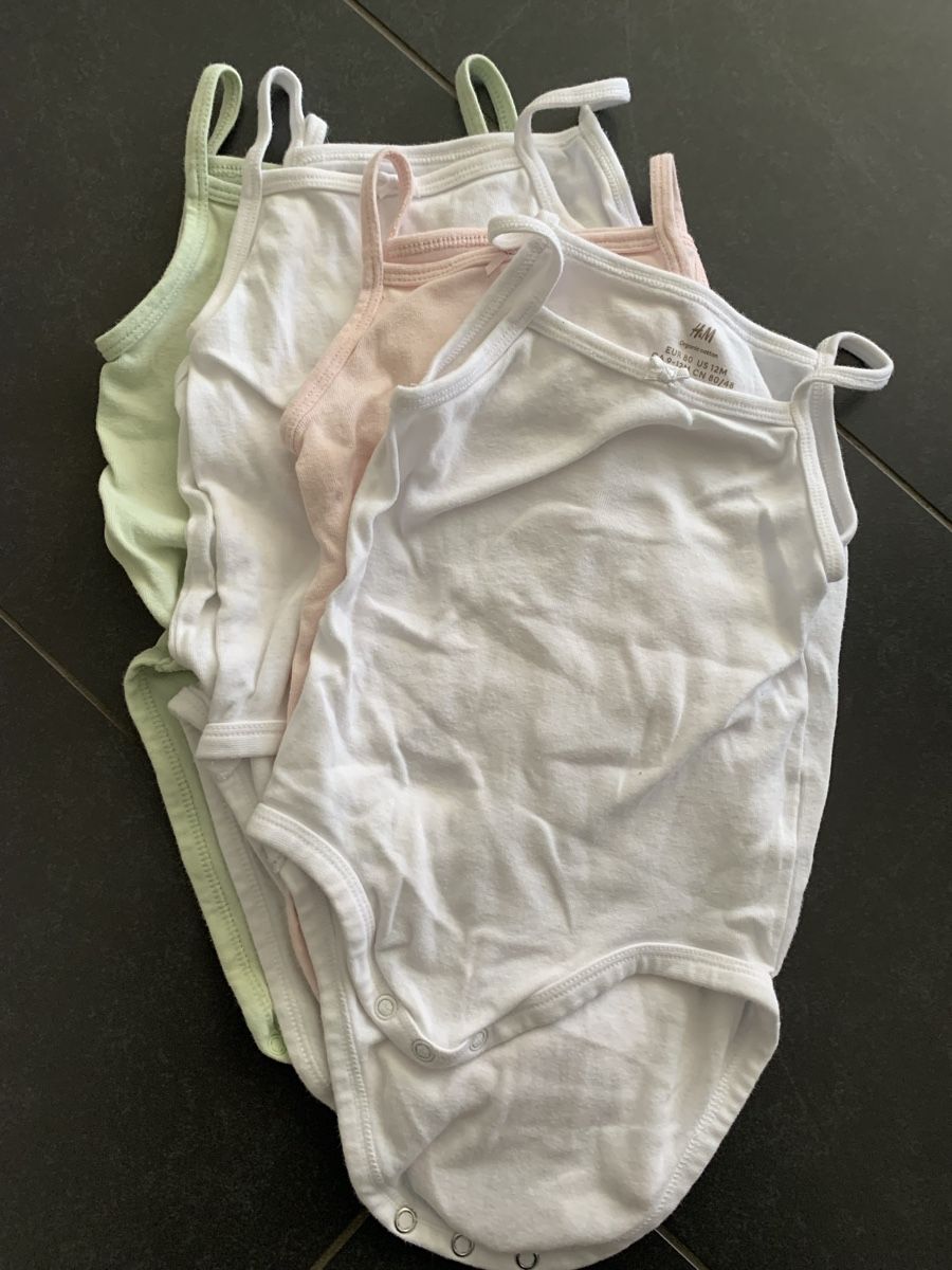 Lotti & Set di vestiti: H&M Bodys Grösse 80 5er Pack – Usato da Unterägeri venduto da Globi8634