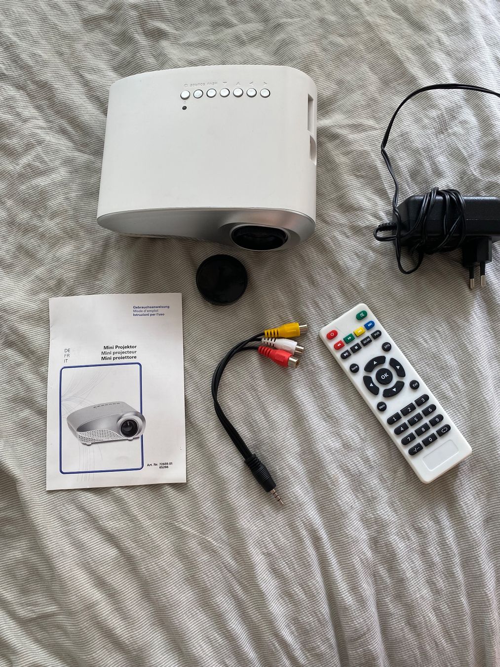 Videoprojektoren: Mini Projektor/Beamer – Gebraucht aus Bern von kat_d9p5 1