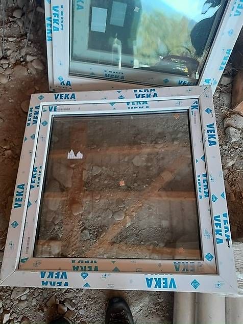 Finestre: Finestre - Fenster - fenêtres – Usato da Roveredo GR venduto da DiBi13. 1
